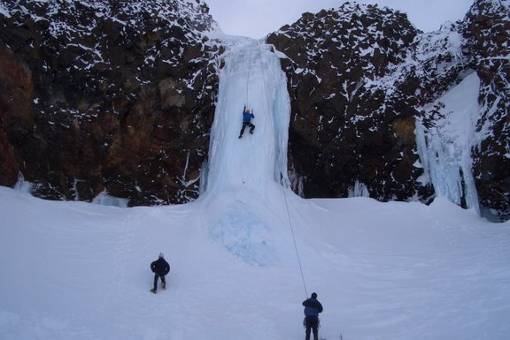 Climbing on Girdlestone&rsquo;s south face