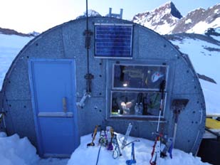 On the SW ridge of Mount Hopeless