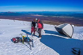 Ruapehu Hut and the surrounding summit ridges