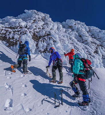 Climbing the western side of the summit ridge of Te HeuHeu, here at about 2,700m. Ruapehu’s summit plateau unfolds behind