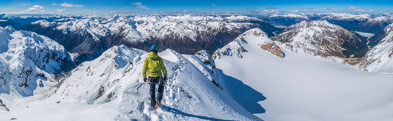 On the descent at about 1,950m, with Goldney Ridge below centre