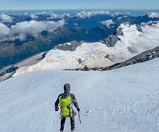 Elliot O’Brien descends Mt Aspiring
